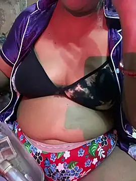 Snapshot of Tameesh_sexy_mistress chatting on 04-17-26, 04:32 Tameesh sexy mistress online show from 04-17-26, 04:32