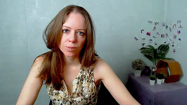 Snapshot of GloriaSi_ chatting on 04-28-26, 05:01 GloriaSi online show from 04-28-26, 05:01
