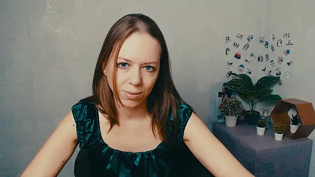 GloriaSi  online show from 11-14-25, 05:33