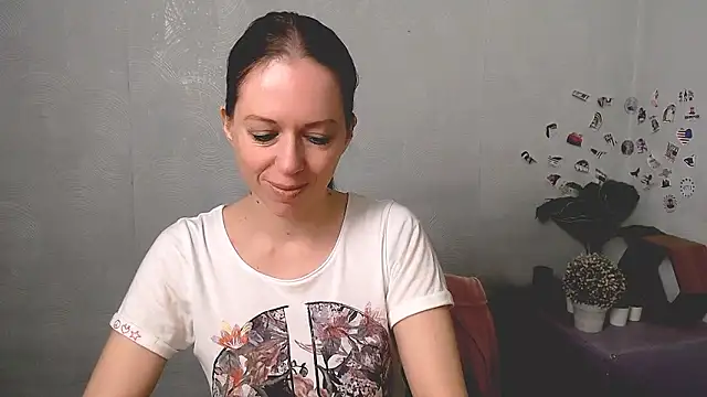 Snapshot of GloriaSi_ chatting on 05-08-26, 02:48 GloriaSi online show from 05-08-26, 02:48