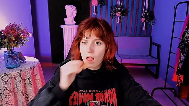 Snapshot of LolaAsmus chatting on 03-18-25, 07:22 LolaAsmus online show from 03-18-25, 07:22