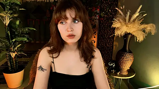 Snapshot of LolaAsmus chatting on 03-28-26, 04:19 LolaAsmus online show from 03-28-26, 04:19