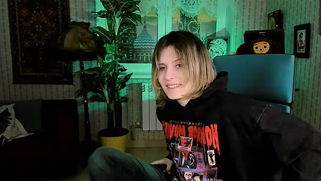 Snapshot of LolaAsmus chatting on 02-19-25, 05:05 LolaAsmus online show from 02-19-25, 05:05