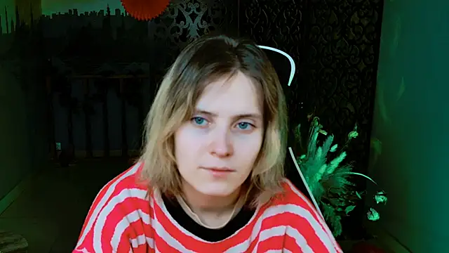 Snapshot of LolaAsmus chatting on 02-15-25, 05:09 LolaAsmus online show from 02-15-25, 05:09