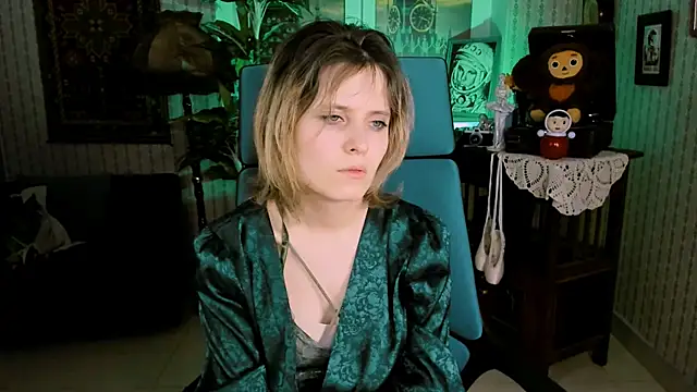 Snapshot of LolaAsmus chatting on 02-19-25, 02:22 LolaAsmus online show from 02-19-25, 02:22
