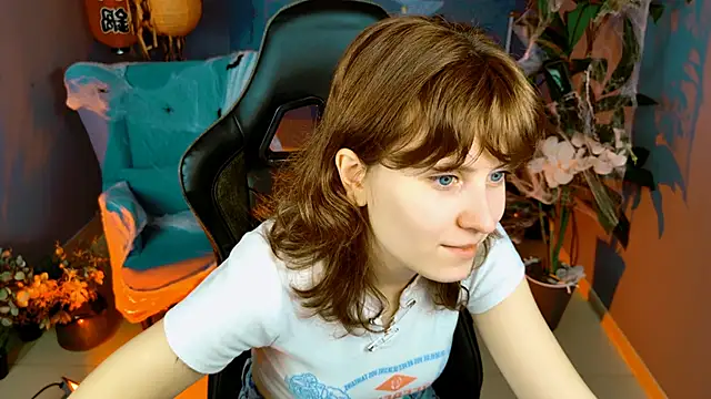 Snapshot of LolaAsmus chatting on 10-22-25, 05:40 LolaAsmus online show from 10-22-25, 05:40