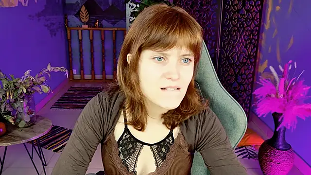 Snapshot of LolaAsmus chatting on 10-14-25, 05:30 LolaAsmus online show from 10-14-25, 05:30