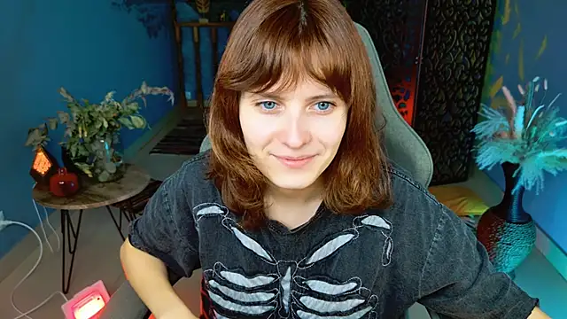 Snapshot of LolaAsmus chatting on 10-15-25, 05:28 LolaAsmus online show from 10-15-25, 05:28