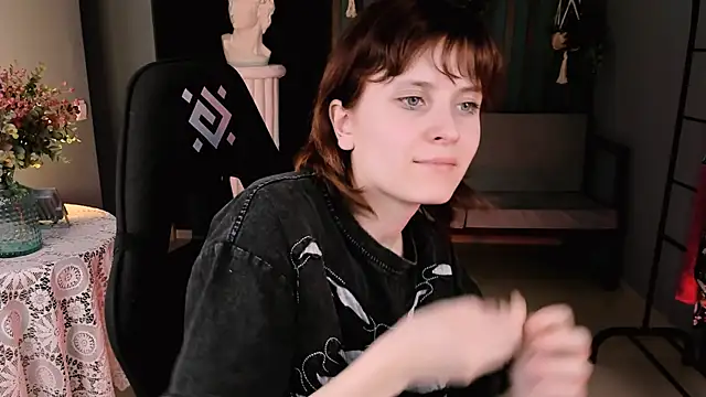 Snapshot of LolaAsmus chatting on 03-18-25, 07:44 LolaAsmus online show from 03-18-25, 07:44