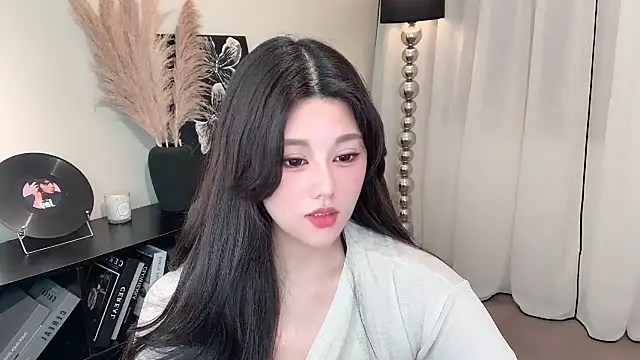 Strawberrybabyy1 online show from 03-05-25, 02:34
