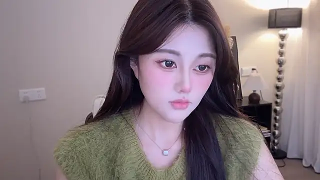 Snapshot of Strawberrybabyy1 chatting on 11-01-25, 11:37 Strawberrybabyy1 online show from 11-01-25, 11:37