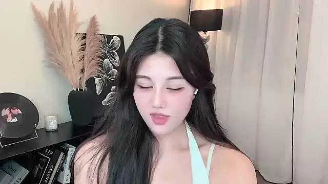 Strawberrybabyy1 online show from 03-02-25, 04:47