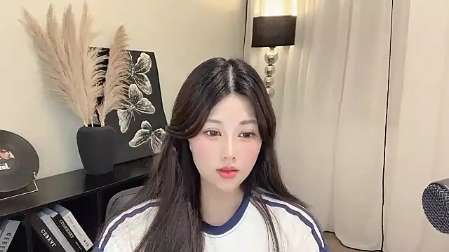 Strawberrybabyy1 online show from 03-13-25, 05:50