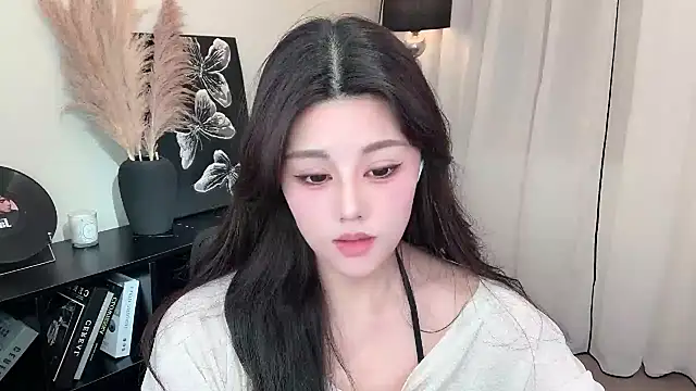 Strawberrybabyy1 online show from 03-04-25, 10:02