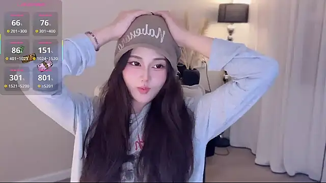 Strawberrybabyy1 online show from 10-08-25, 02:29