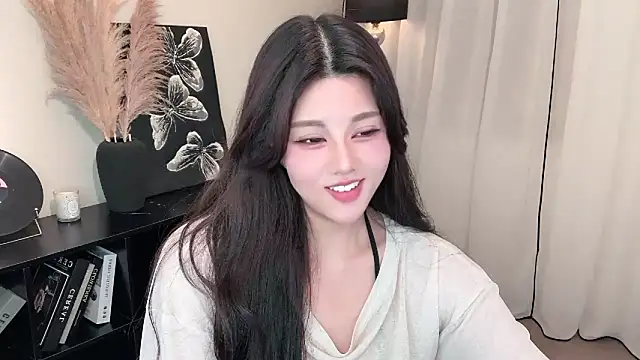 Strawberrybabyy1 online show from 03-04-25, 01:06