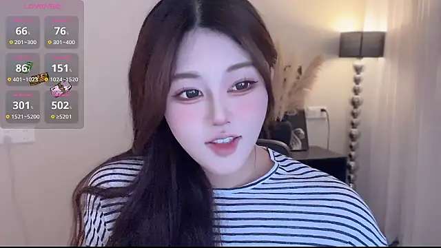 Snapshot of Strawberrybabyy1 chatting on 01-13-26, 05:39 Strawberrybabyy1 online show from 01-13-26, 05:39