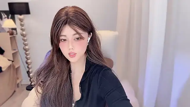 Strawberrybabyy1 online show from 01-04-25, 03:07
