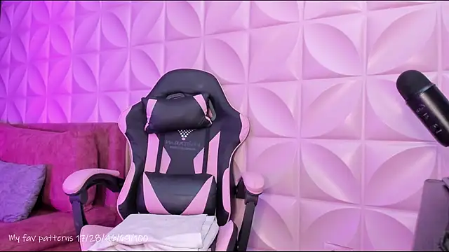 NattGomez online show from 11-15-25, 02:37