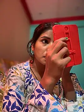 Snapshot of DiyAsingHh chatting on 01-31-25, 01:43 DiyAsingHh online show from 01-31-25, 01:43