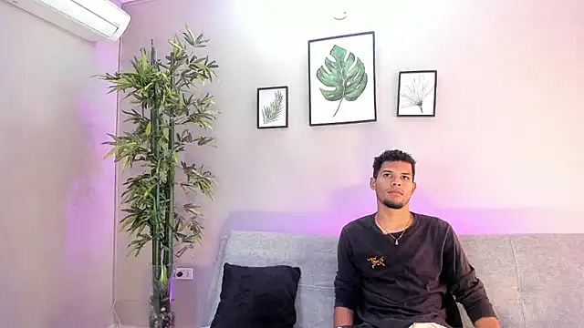 Snapshot of miaa_lux chatting on 02-13-25, 07:10 miaa lux online show from 02-13-25, 07:10