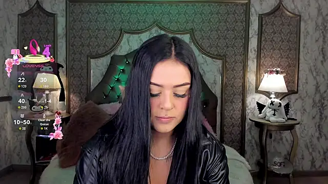 Snapshot of SoffiQueen chatting on 06-01-26, 02:06 SoffiQueen online show from 06-01-26, 02:06