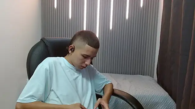 JackSwan18 online show from 03-12-26, 02:21