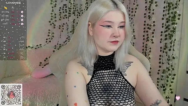 Snapshot of chillycharm chatting on 01-15-25, 03:33 chillycharm online show from 01-15-25, 03:33