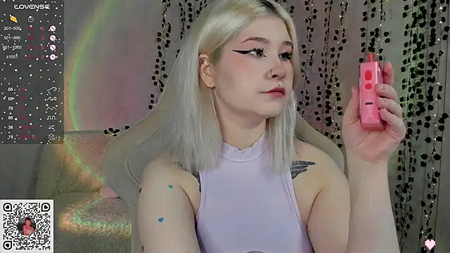 Snapshot of chillycharm chatting on 01-20-25, 04:43 chillycharm online show from 01-20-25, 04:43