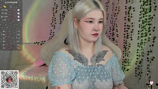 Snapshot of chillycharm chatting on 01-22-25, 12:16 chillycharm online show from 01-22-25, 12:16