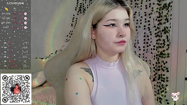 Snapshot of chillycharm chatting on 12-14-24, 04:01 chillycharm online show from 12-14-24, 04:01