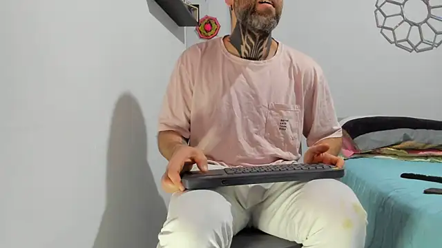 Snapshot of Antoniohot2024 chatting on 02-26-25, 12:16 Antoniohot2024 online show from 02-26-25, 12:16