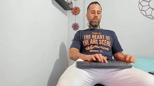 Snapshot of Antoniohot2024 chatting on 03-06-25, 06:37 Antoniohot2024 online show from 03-06-25, 06:37