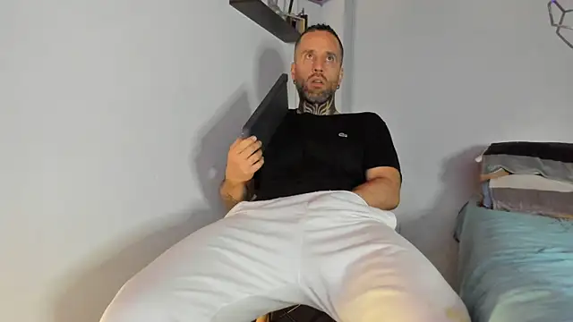 Snapshot of Antoniohot2024 chatting on 03-03-25, 03:11 Antoniohot2024 online show from 03-03-25, 03:11