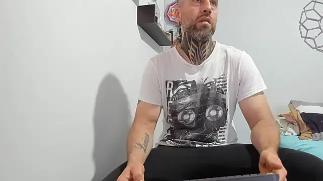 Snapshot of Antoniohot2024 chatting on 02-17-25, 12:05 Antoniohot2024 online show from 02-17-25, 12:05