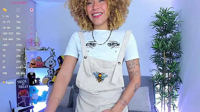 Snapshot of natty_romanof_18 chatting on 10-13-25, 10:39 natty romanof 18 online show from 10-13-25, 10:39