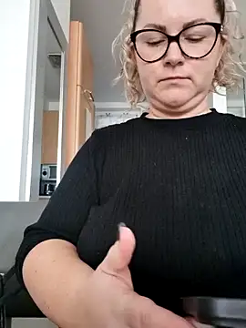 queenpeachi online show from 12-30-24, 08:32
