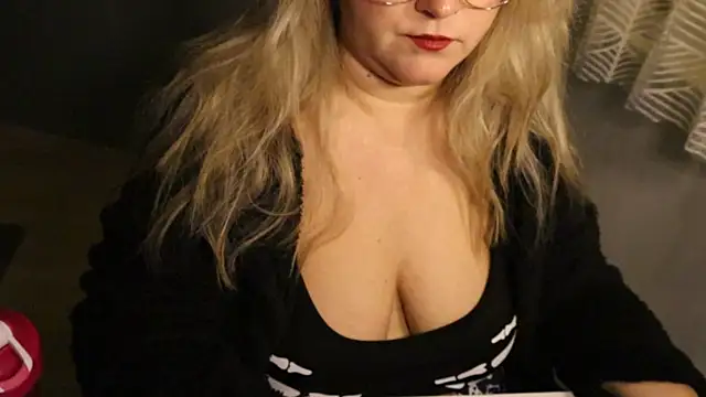 queenpeachi online show from 12-02-24, 06:26
