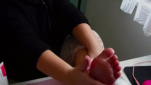queenpeachi online show from 02-18-25, 12:49