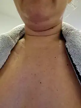 queenpeachi online show from 09-25-25, 04:29