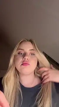 Snapshot of lwikaaa chatting on 03-21-25, 08:18 lwikaaa online show from 03-21-25, 08:18