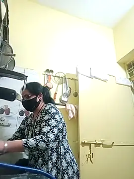 Snapshot of heenage chatting on 02-25-25, 04:57 heenage online show from 02-25-25, 04:57