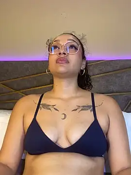Snapshot of EMILYY_FOXY chatting on 06-04-26, 07:40 EMILYY FOXY online show from 06-04-26, 07:40