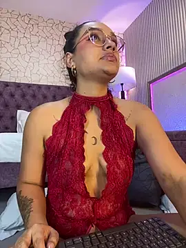Snapshot of EMILYY_FOXY chatting on 07-06-26, 07:05 EMILYY FOXY online show from 07-06-26, 07:05