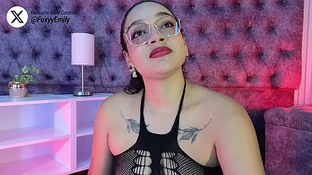 Snapshot of EMILYY_FOXY chatting on 05-17-26, 07:03 EMILYY FOXY online show from 05-17-26, 07:03