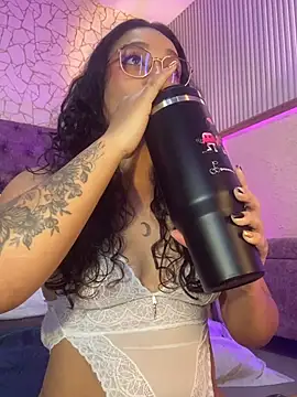 Snapshot of EMILYY_FOXY chatting on 07-16-26, 07:00 EMILYY FOXY online show from 07-16-26, 07:00