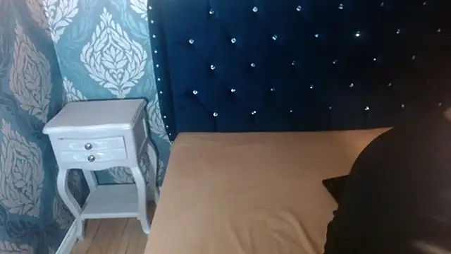 Sofiacowperx online show from 11-08-25, 06:55