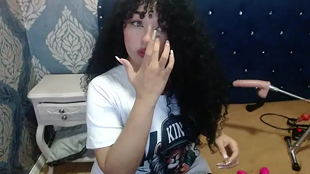 Sofiacowperx online show from 10-11-25, 04:41