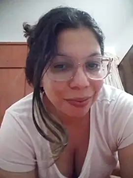 Snapshot of Carliina_Soussa chatting on 06-11-26, 10:40 Carliina Soussa online show from 06-11-26, 10:40