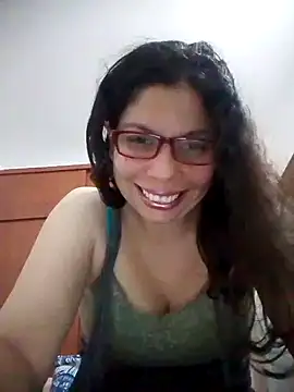 Snapshot of Carliina_Soussa chatting on 03-13-25, 10:32 Carliina Soussa online show from 03-13-25, 10:32